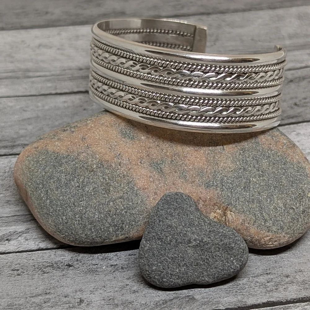 Tahe Signed Sterling Silver Bold Nine Banded Navajo Cuff Bracelet - Picture 5 of 11